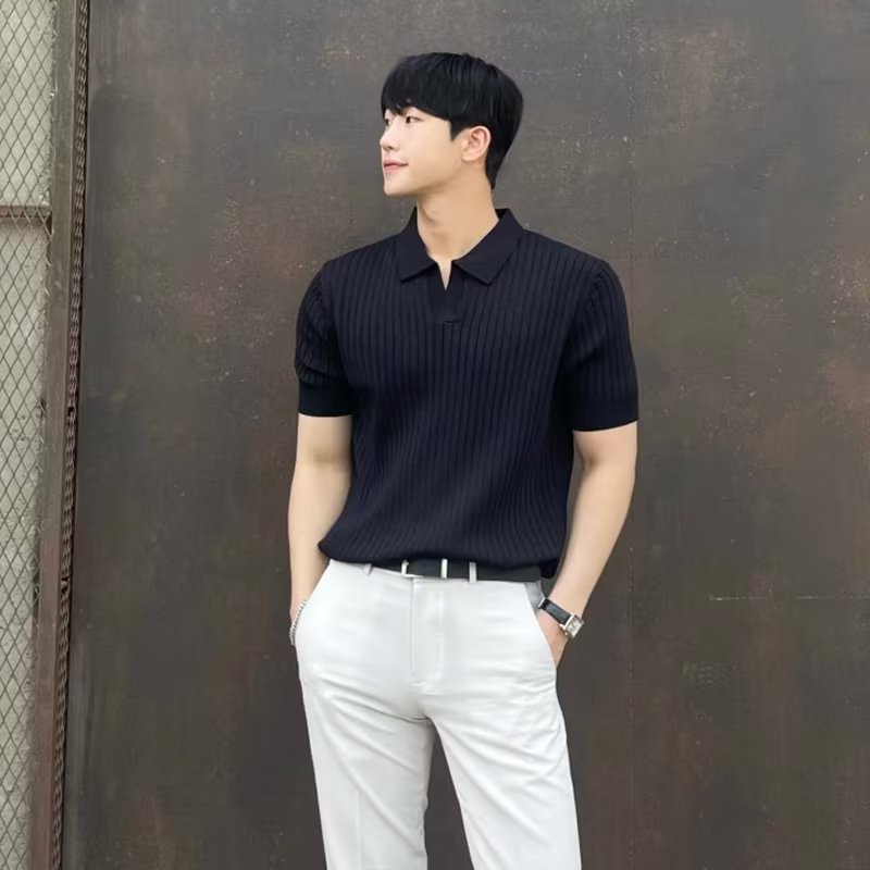 Slim-fit solid-color T-shirt