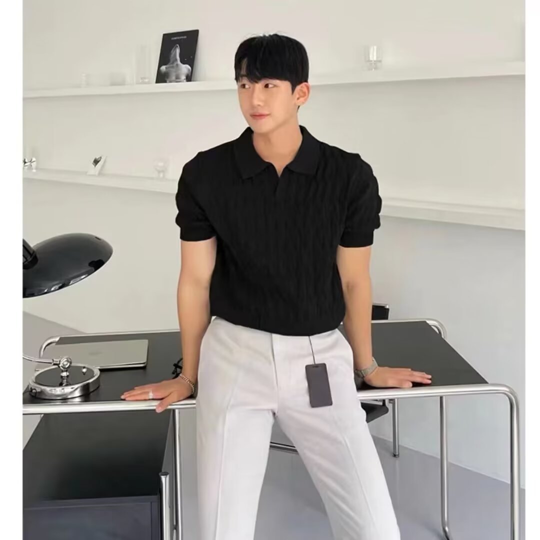 Slim-fit solid-color T-shirt